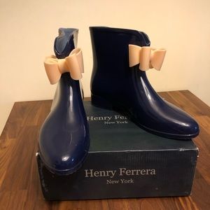 Henry Ferrera Rain booties with bow